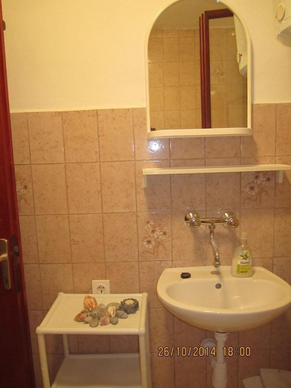 Apartments Deni - 30 M From Sea Винишче Экстерьер фото