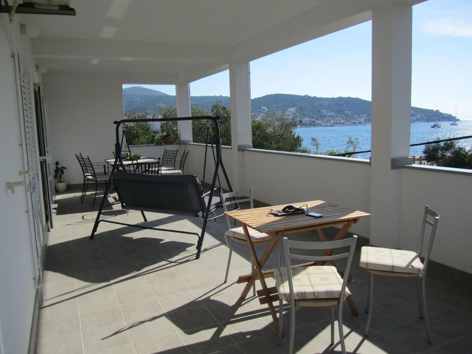 Apartments Deni - 30 M From Sea Винишче Экстерьер фото