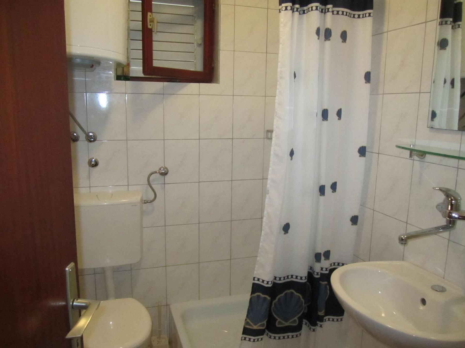 Apartments Deni - 30 M From Sea Винишче Экстерьер фото