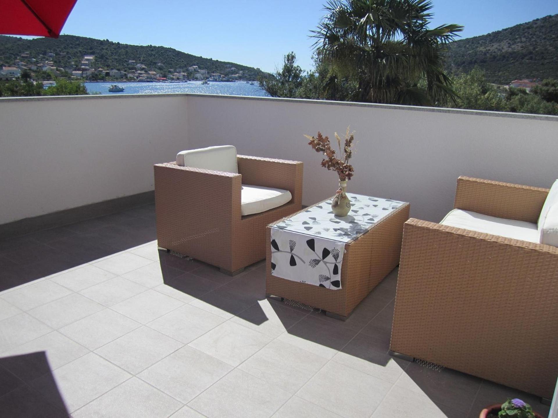 Apartments Deni - 30 M From Sea Винишче Экстерьер фото