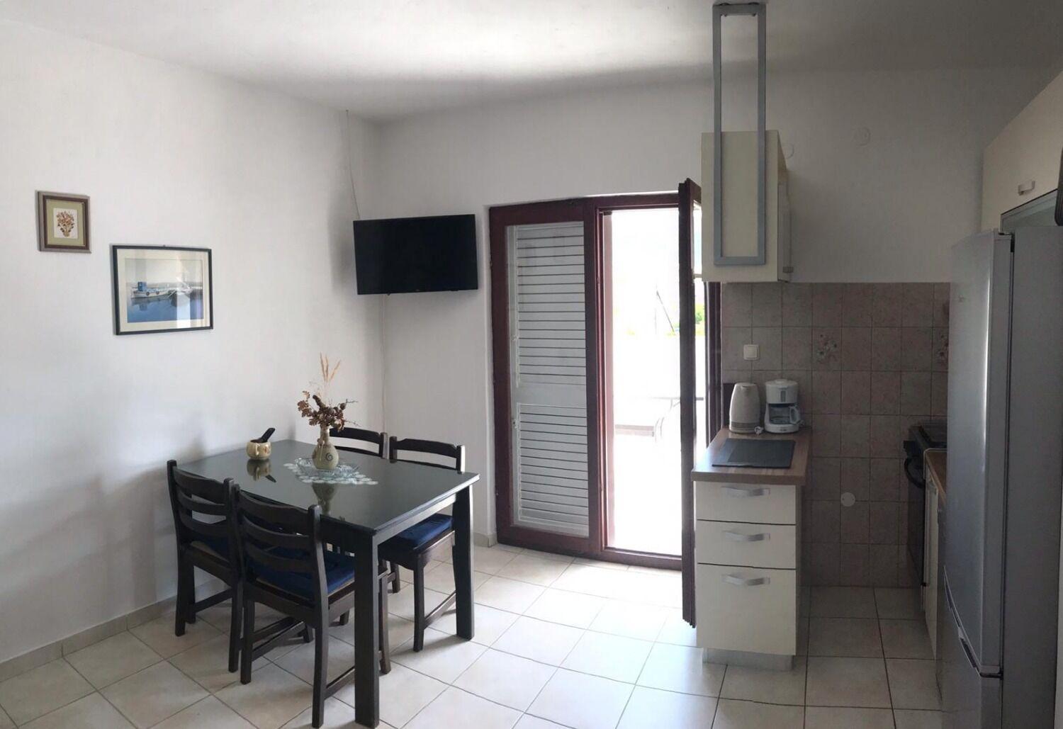 Apartments Deni - 30 M From Sea Винишче Экстерьер фото