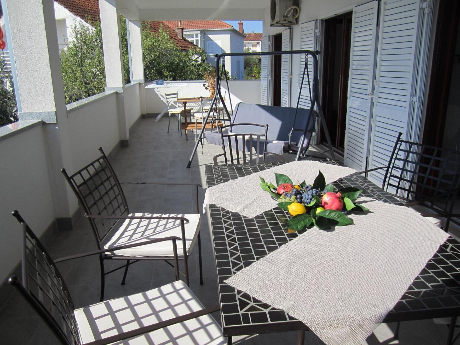 Apartments Deni - 30 M From Sea Винишче Экстерьер фото