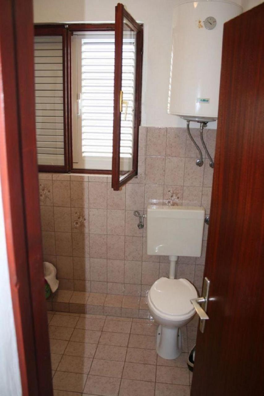 Apartments Deni - 30 M From Sea Винишче Экстерьер фото