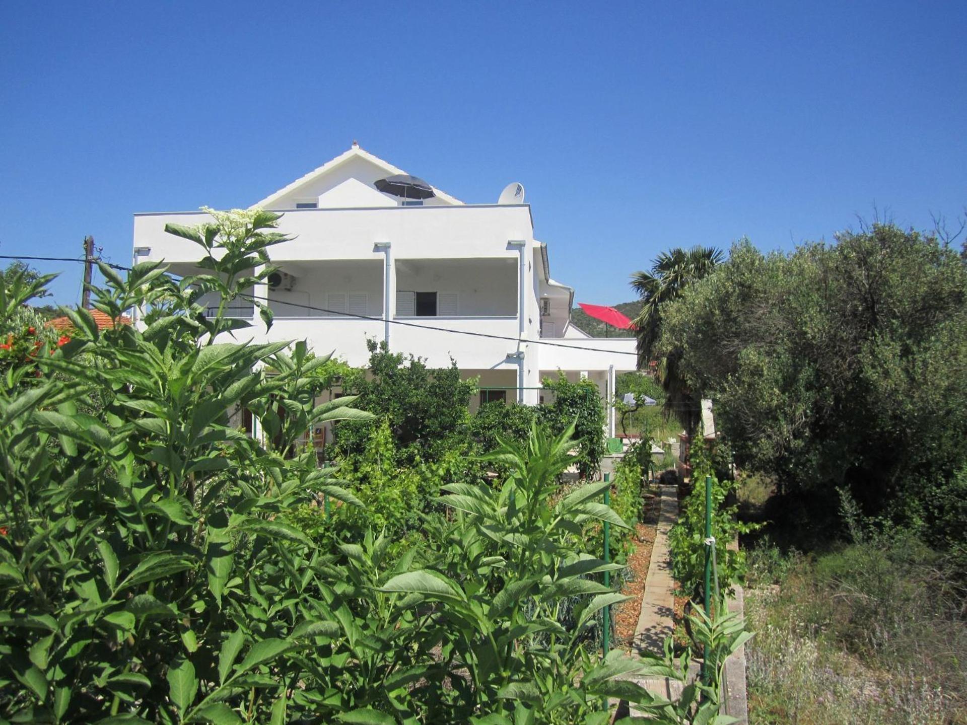 Apartments Deni - 30 M From Sea Винишче Экстерьер фото